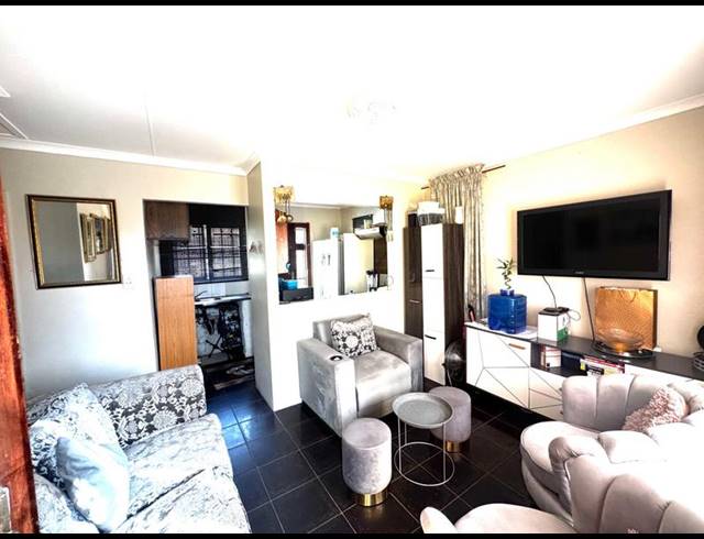 3 BEDROOM HOUSE FOR SALE IN NEWLANDS WEST
